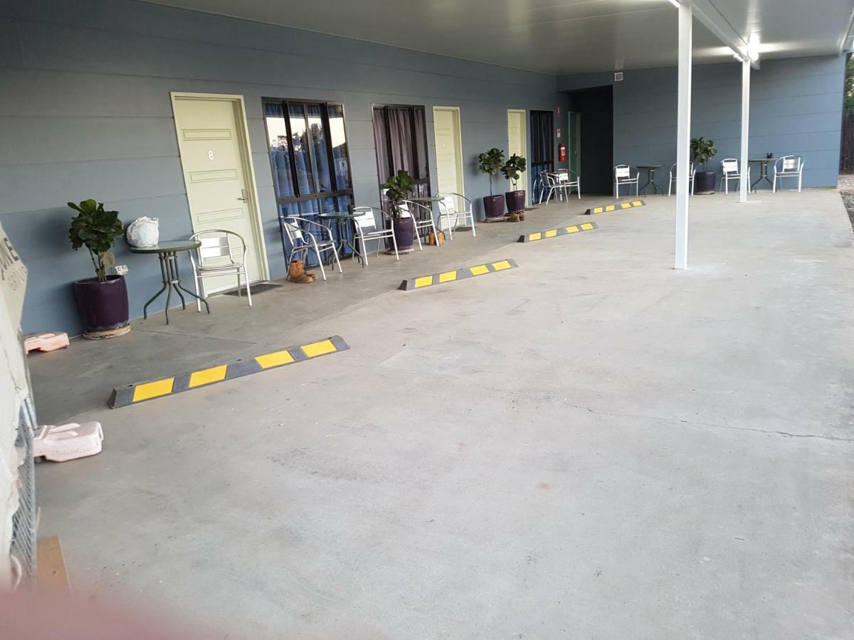 Reef Gardens Motel Proserpine Esterno foto